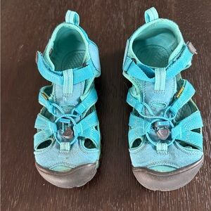 Keen Baltic/Caribbean Sea (size 4) Outdoor Sandals w/ Closed Toe & Bungee Lacing